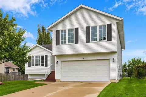 2925 Russell Dr, Iowa City, IA 52240