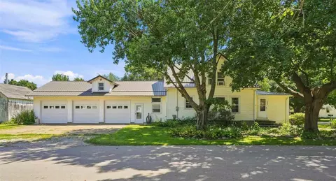 300 E Linn St, Lone Tree, IA 52755