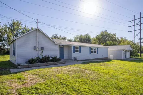 515 W 5th St, Washington, IA 52353