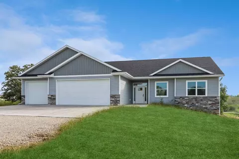 2792 Firefox Dr, Williamsburg, IA 52361