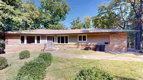 1050 Woodlawn Ave, Iowa City, IA 52245
