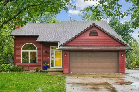 3945 S Spring St NE, Solon, IA 52333