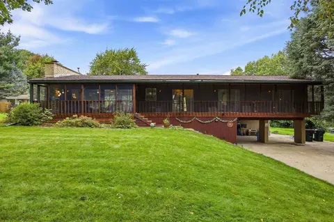 324 Lake View Dr NE, Solon, IA 52333