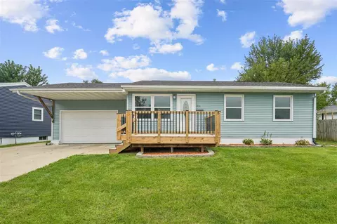 311 Cherry Hill Rd NW, Cedar Rapids, IA 52405