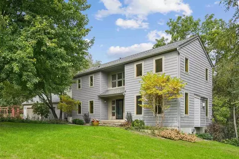 17 Briar Ridge Dr NE, Iowa City, IA 52240