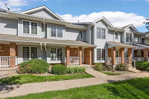 264 W Side Dr, Iowacity, IA 52246