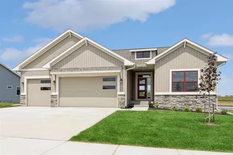 940 Sunrise Dr, North Liberty, IA 52317