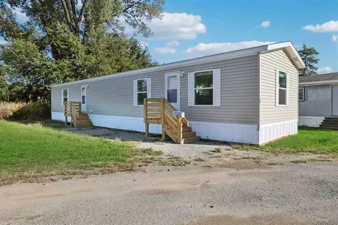 44 Gas Lantern Sq, Muscatine, IA 52761