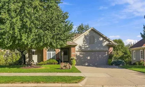 2255 Pembrokeshire Dr, Coralville, IA 52241