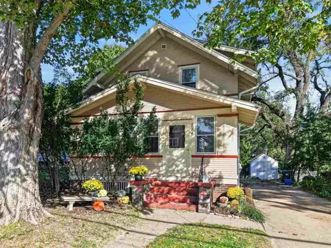 724 N Dodge St, Iowa City, IA 52245