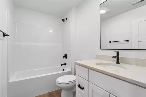 Bath - 1010 Linden Ln, Ely, IA 52227 photo 3 of 3