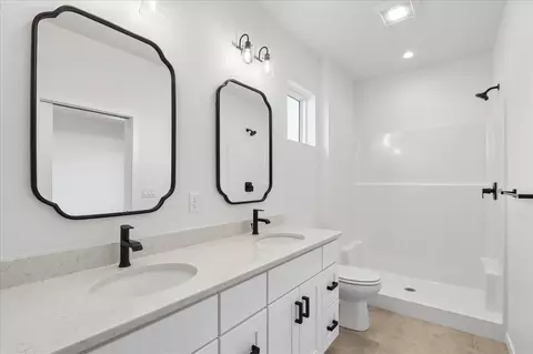 Bath - 1010 Linden Ln, Ely, IA 52227 photo 1 of 3
