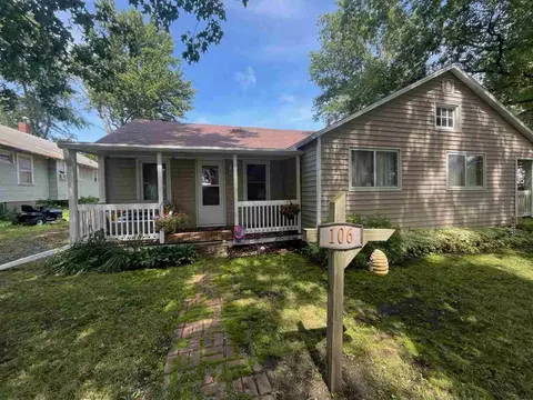 106 E 6th St, Prairie City, IA 50228