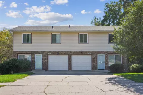 1409 Eastview Dr, Coralville, IA 52241