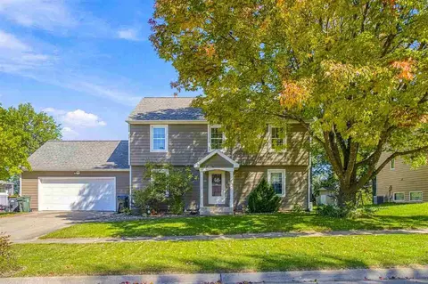 1242 Duck Creek Dr, Iowa City, IA 52246