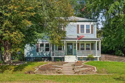 920 Ginter Ave, Iowa City, IA 52240