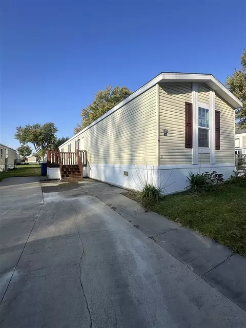 1922 SW Eastern Dr, Cedar Rapids, IA 52404