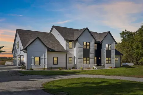 4764 Rapid Creek Rd NE, Iowacity, IA 52245