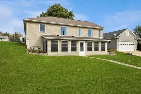 100 Court St, Victor, IA 52347