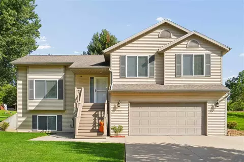 2331 N Ridge Dr, Coralville, IA 52241