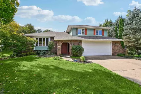 2129 Slagle Cir, Iowa City, IA 52246
