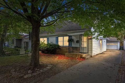 826 Walnut St, Iowa City, IA 52240