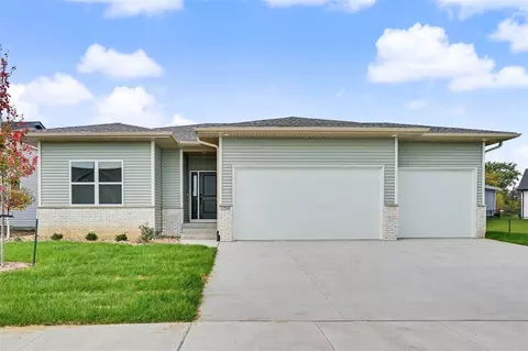 1280 Sand Prairie Dr, Iowa City, IA 52240