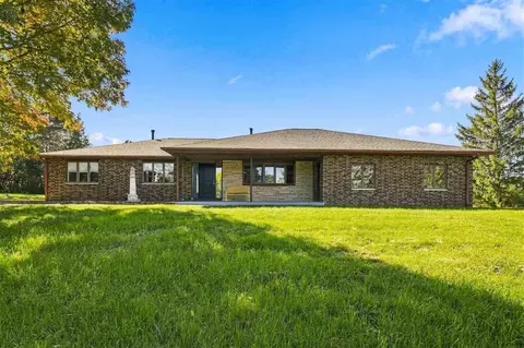 2916 Rustic Ridge Rd NE, Iowa City, IA 52240