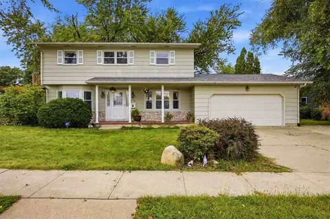 2120 27th St, Marion, IA 52302