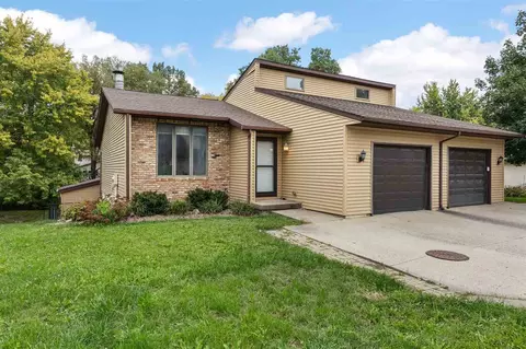 2264 Plaen View Dr, Iowa City, IA 52246