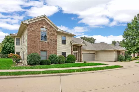 950 Applewood Ct, Coralville, IA 52241