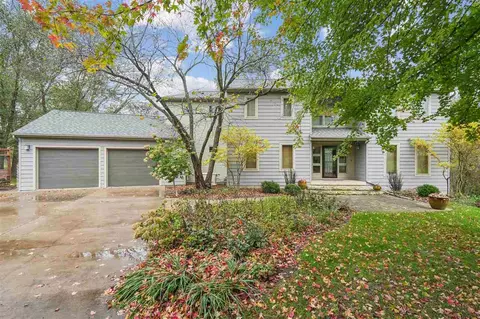 17 Briar Ridge Dr NE, Iowa City, IA 52240