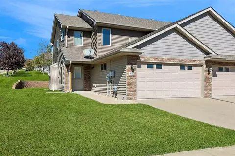 916 Jackson St, Tiffin, IA 52340