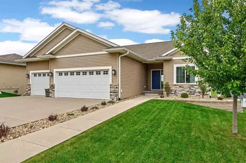 559 Fawn Ave, Tiffin, IA 52340
