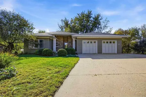 2003 Wedgewood Pl, Coralville, IA 52241