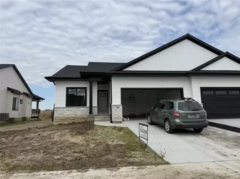 1280 Berkshire Ln, North Liberty, IA 52317
