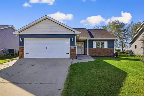 445 E Tartan Dt, North Liberty, IA 52317