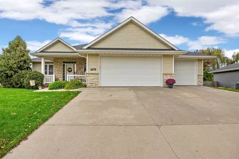 1675 Grizzly Trl, North Liberty, IA 52317