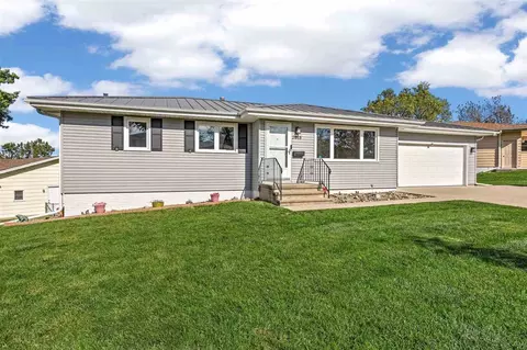 2815 Southland St SW, Cedar Rapids, IA 52404