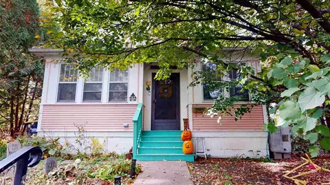 741 Dearborn St, Iowa City, IA 52240