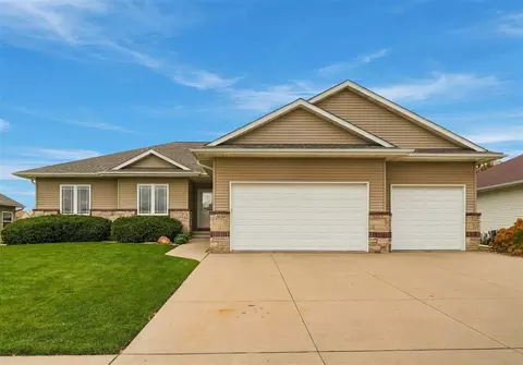 2030 Rosewood Ridge Dr, Marion, IA 52302