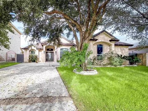 3130 Dos Reales Lp, Laredo, TX 78045 photo 1