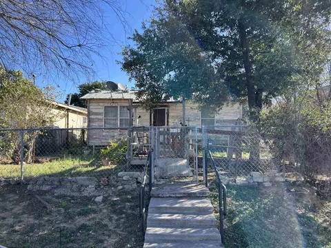 1113 E Kearney St, Laredo, TX 78040 photo 1