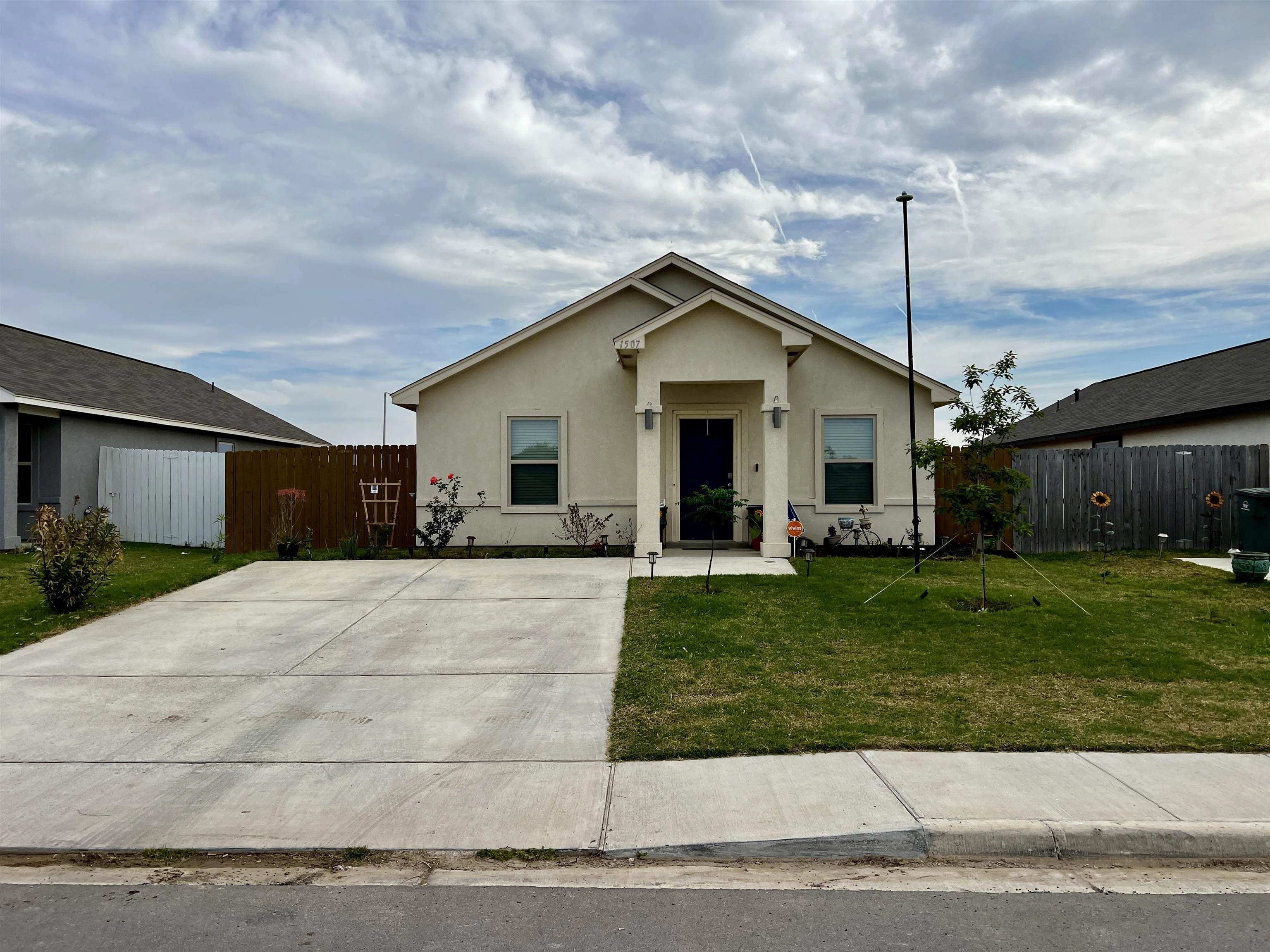 1507 Tesis Dr