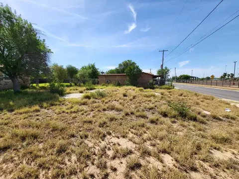 211 N Stone Ave, Laredo, TX 78040 photo 1