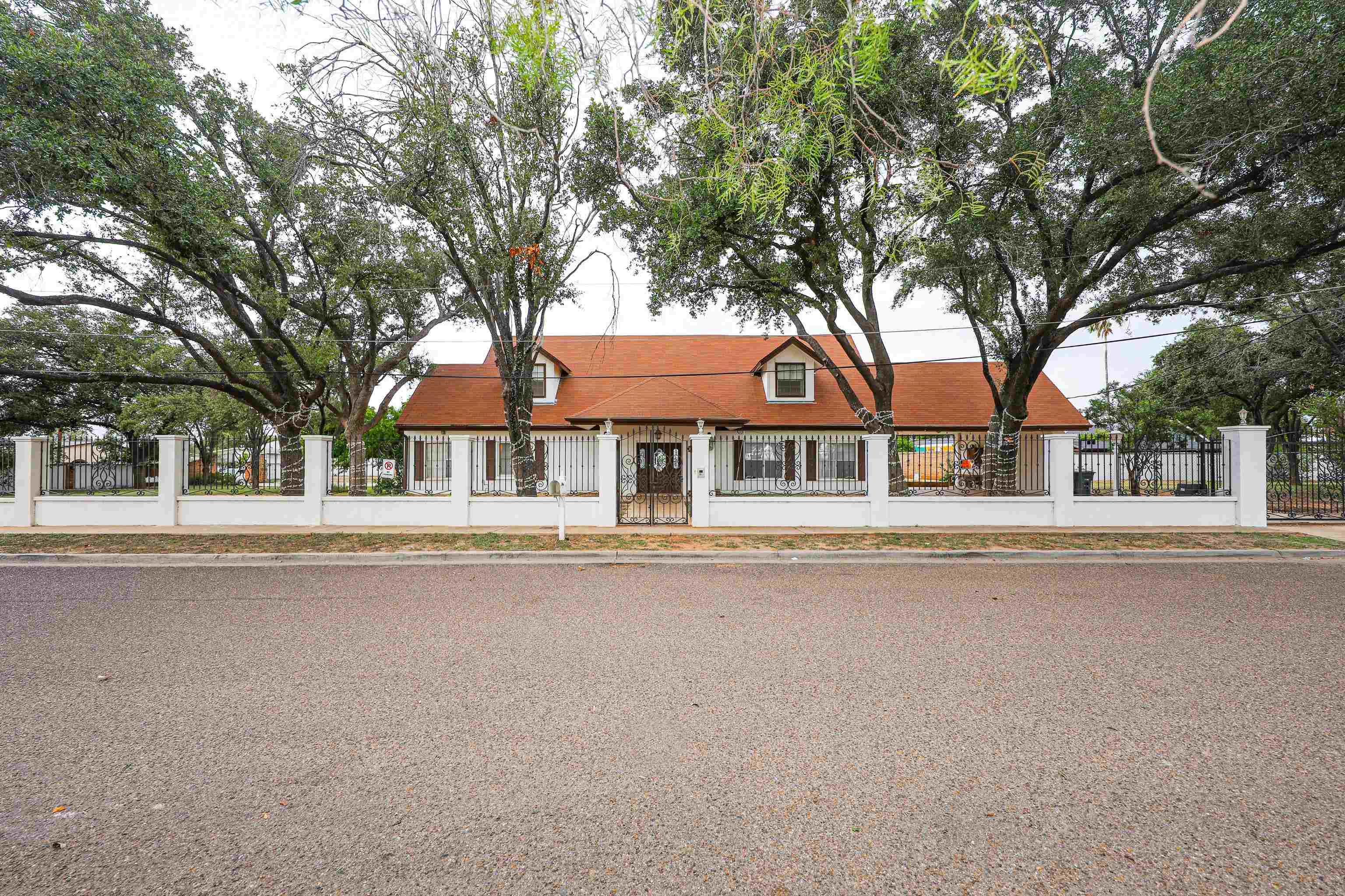 1014 Chacon St  