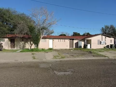 2205 Mendiola Ave, Laredo, TX 78043