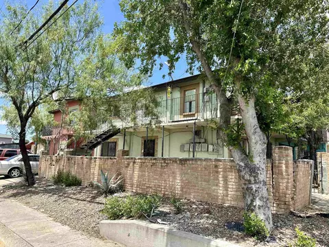 902 E Ash St, Laredo, TX 78040 photo 1