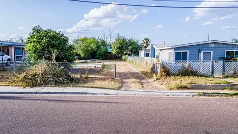 918 Ash St, Laredo, TX 78040 photo 1