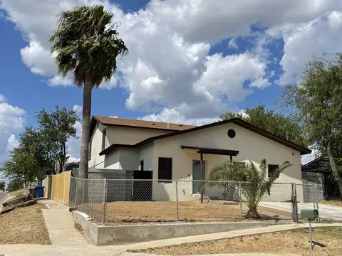 2302 Elm St, Laredo, TX 78043 photo 1